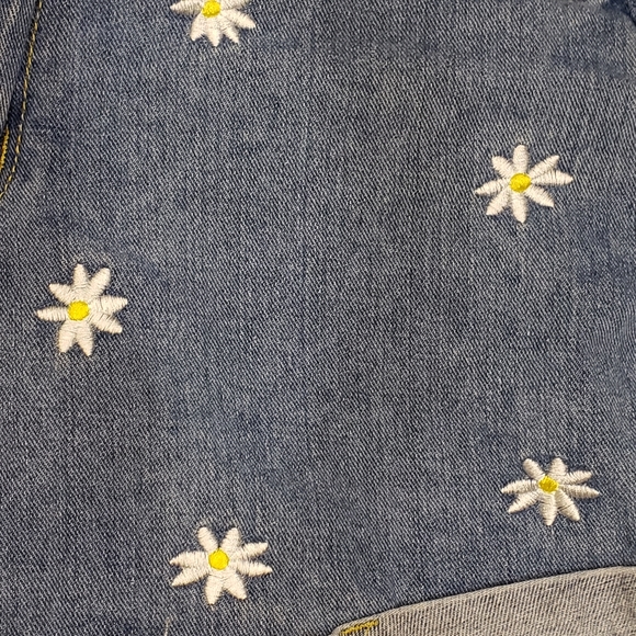 Cute Denim Shorts - Picture 3 of 4